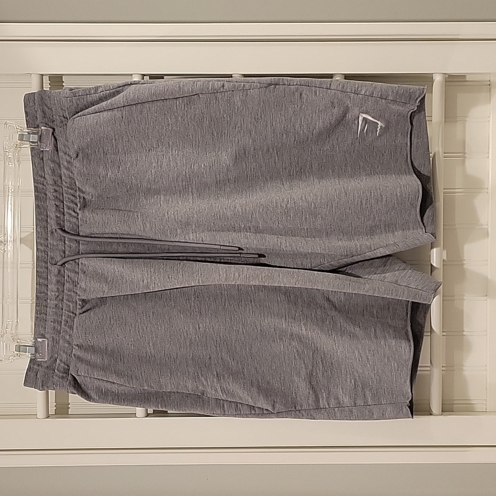 Gymshark Shorts Gray GUC Size Medium with pockets Inseam 7 in.